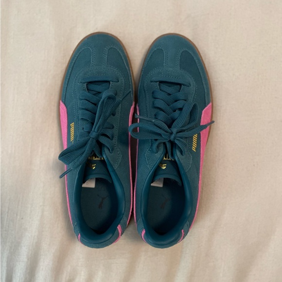 Puma tennis shoes, blue & pink size US 7 - Picture 2 of 4